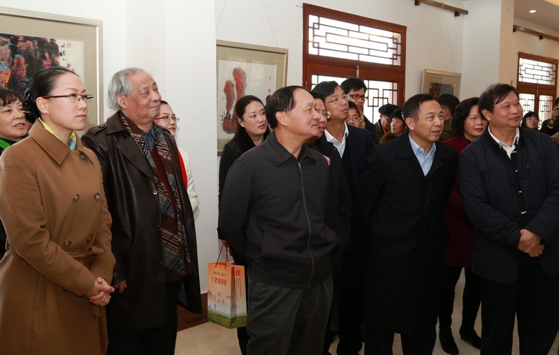 当代著名书画家谢墨"浓墨重彩写丹霞"迎新书画展开幕